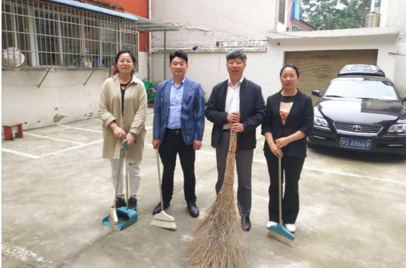 信阳华信投资集团开展“清洁家园”志愿服务活动