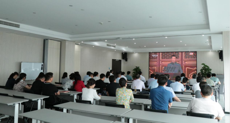 信阳华信投资集团集中收看庆祝中国共产党成立100周年大会